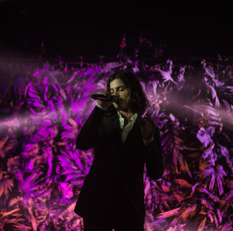 BØRNS Brings Style and Smooth Moves to Boston