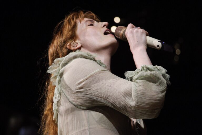 Florence and the Machine Brings the Ocean to TD Garden