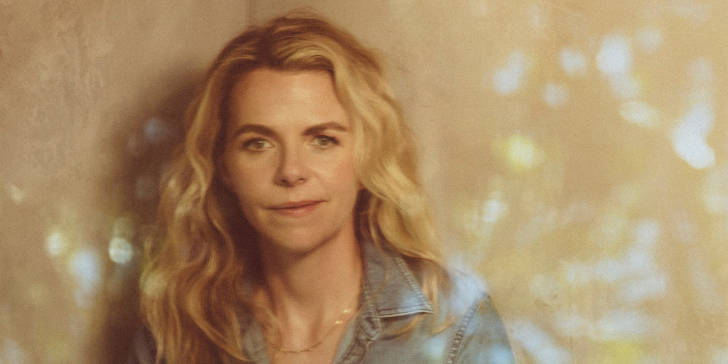 Aoife O'Donovan: "I have a lot more to say" | Artist Interview - Vimarsana News