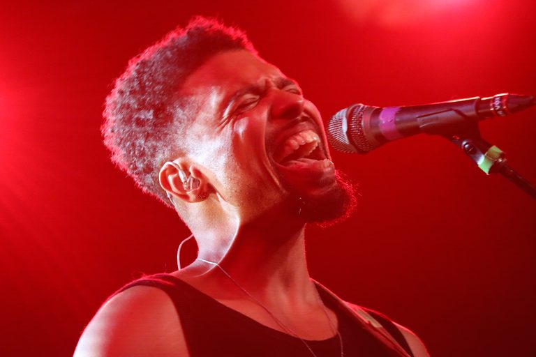 Devon Gilfillian Rocks The Sinclair